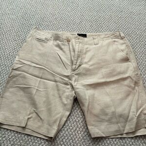 Men’s Luau Tan Linen Shorts — SIZE 34!